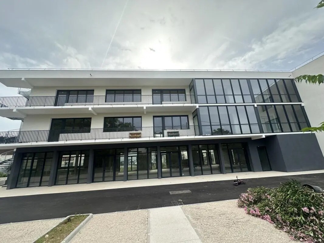Bureau dans Aubagne à louer Photo de l’immeuble– Image 1 sur 13