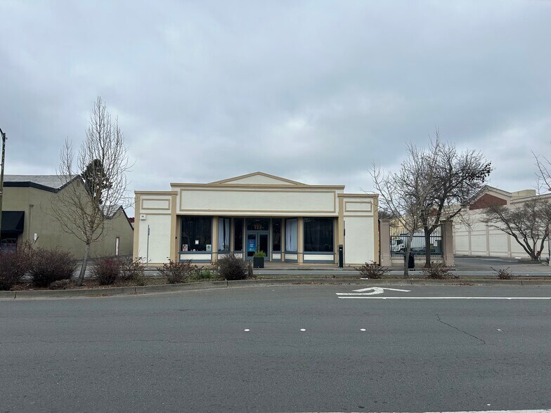 111 3rd St, Santa Rosa, CA à vendre - Photo de l’immeuble – Image 2 sur 14