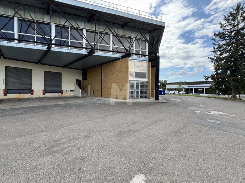 Industriel/Logistique dans Morangis à louer - Photo de l’immeuble – Image 1 sur 2