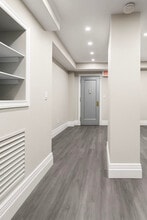 140 W 58th St, New York, NY à louer Photo intérieure– Image 2 sur 5