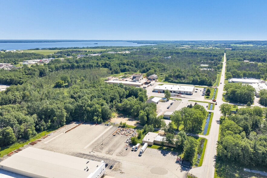 2705 E Richmond St, Shawano, WI à louer - Photo de l’immeuble – Image 2 sur 9