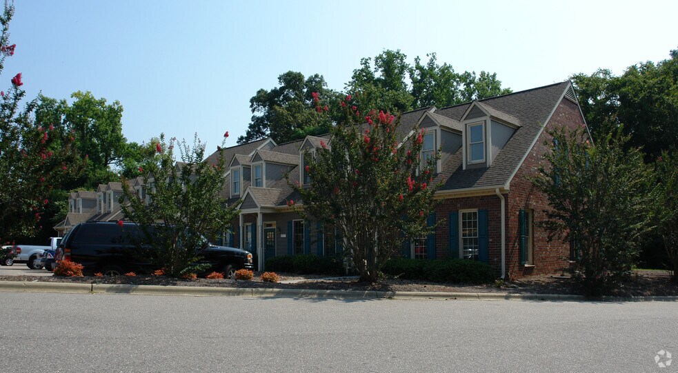120 Westlake Rd, Fayetteville, NC à louer - Photo de l’immeuble – Image 3 sur 4