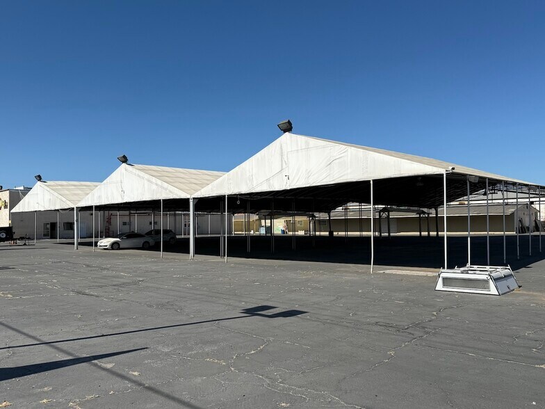 301 Mitchell Rd, Modesto, CA à louer - Photo de l’immeuble – Image 2 sur 7