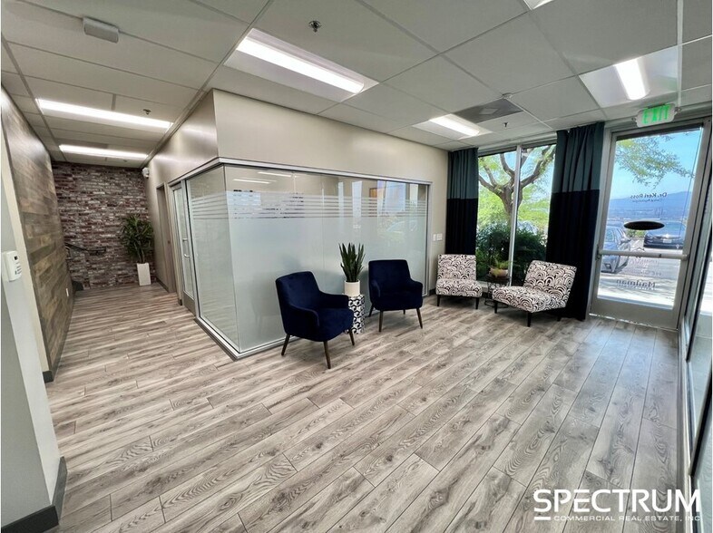 28338 Constellation Rd, Valencia, CA à vendre - Photo de l’immeuble – Image 3 sur 20