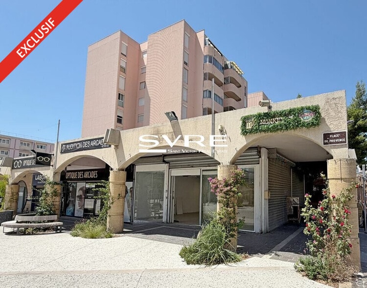 2 Place De Provence, Vitrolles à louer - Photo de l’immeuble – Image 1 sur 4