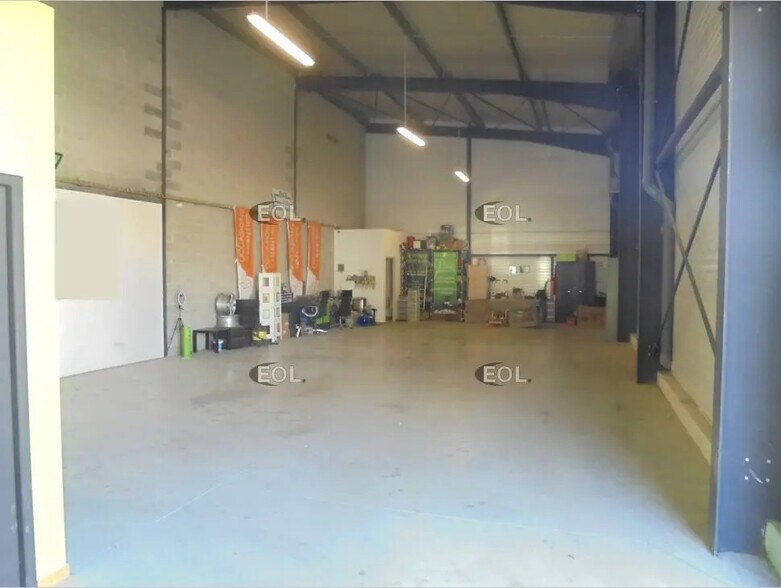 Local d’activités dans Bellegarde à louer - Photo de l’immeuble – Image 1 sur 5