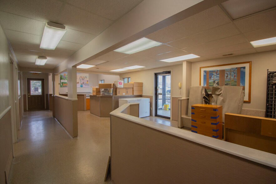 32251 E Red Arrow Hwy, Paw Paw, MI à vendre - Photo intérieure – Image 2 sur 17