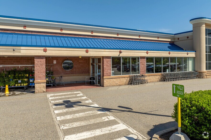 251 Kennedy Dr, Putnam, CT à vendre - Photo de l’immeuble – Image 2 sur 4