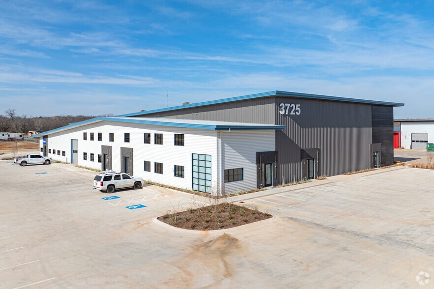 3725 NE 104th St, Oklahoma City, OK à louer - Photo principale – Image 1 sur 20