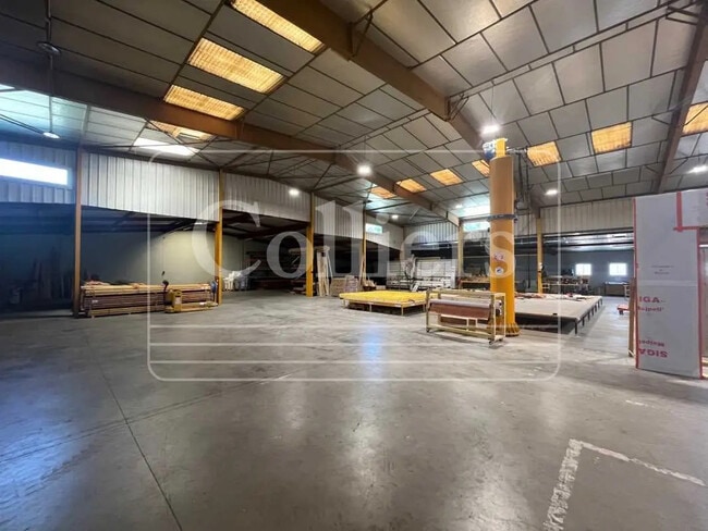 Plus de détails pour Local d’activités à vendre