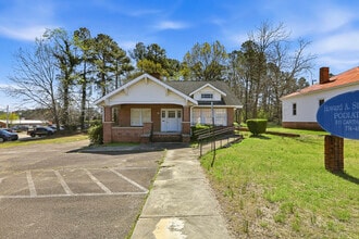 611 Carthage St, Sanford, NC à louer Photo intérieure– Image 2 sur 38