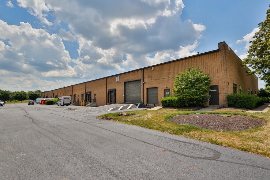 754 Roble Rd, Allentown, PA à louer - Photo de l’immeuble – Image 1 sur 8