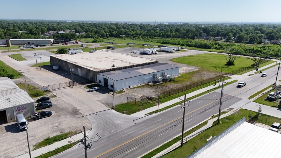 5309 E Pine St, Tulsa, OK à louer - Photo de l’immeuble – Image 1 sur 7