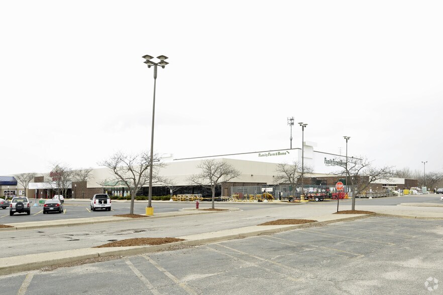 4311-4325 Plainfield Ave NE, Grand Rapids, MI à louer - Photo de l’immeuble – Image 2 sur 4