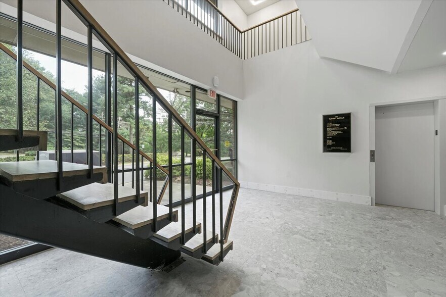 180 Summit Ave, Montvale, NJ à louer - Photo intérieure – Image 3 sur 21