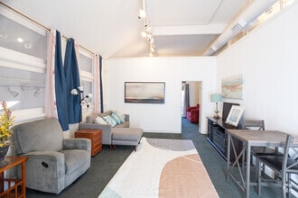 760 Las Posas Rd, Camarillo, CA à louer Hall d’entrée– Image 1 sur 7