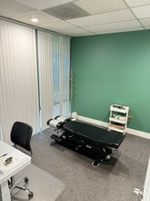 10415 SE Stark St, Portland, OR à louer Photo intérieure– Image 2 sur 6