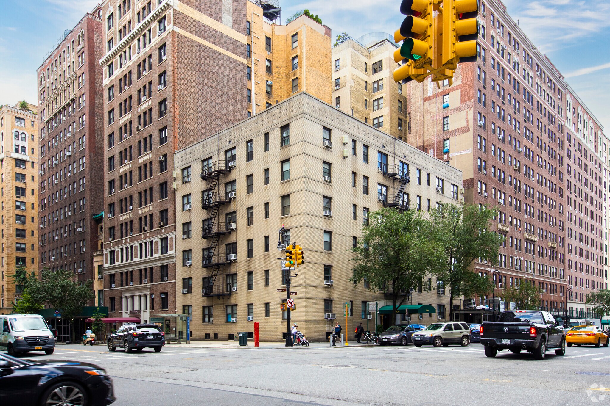 300 W 72nd St, New York, NY à vendre Photo principale– Image 1 sur 5