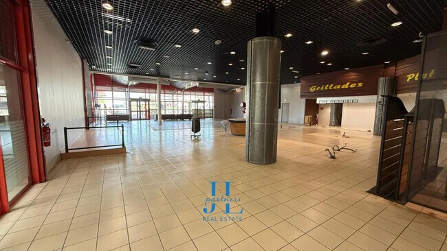 Plus de détails pour Local commercial à louer