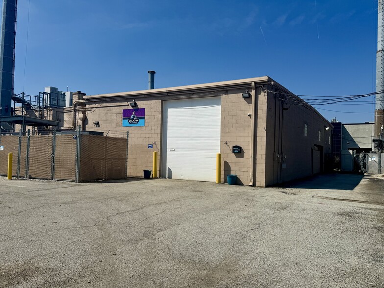 16B W Ogden Ave, Westmont, IL à louer - Photo de l’immeuble – Image 1 sur 16