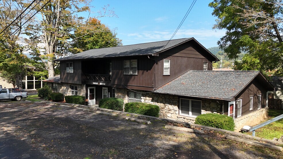 71 Maple St, Clyde, NC à vendre - Photo principale – Image 1 sur 20