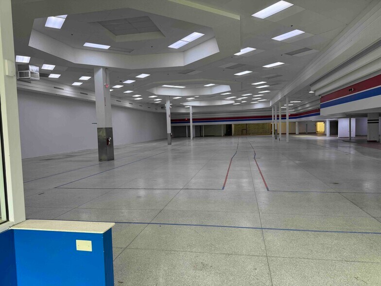 6495 Quivira Rd, Shawnee, KS à louer - Photo intérieure – Image 3 sur 5