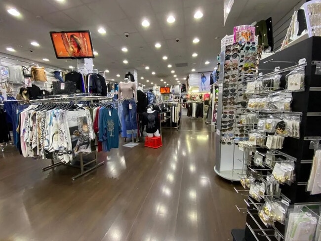 Plus de détails pour Local commercial à louer