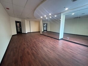 1030 N Clark St, Chicago, IL à louer Photo intérieure– Image 2 sur 4