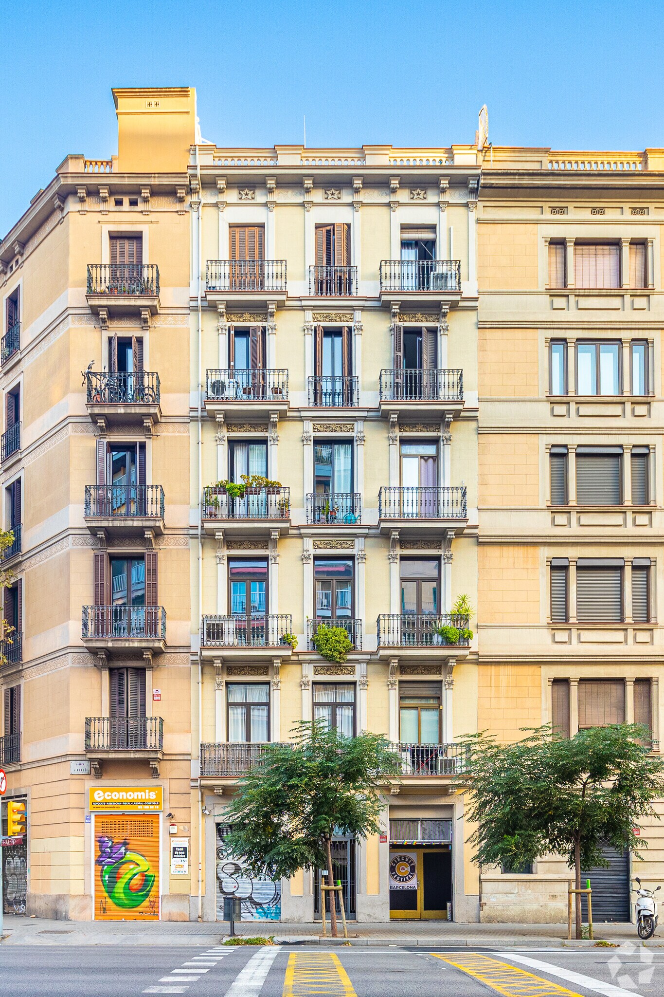 Local commercial dans Barcelone, Barcelona à louer Photo principale– Image 1 sur 2