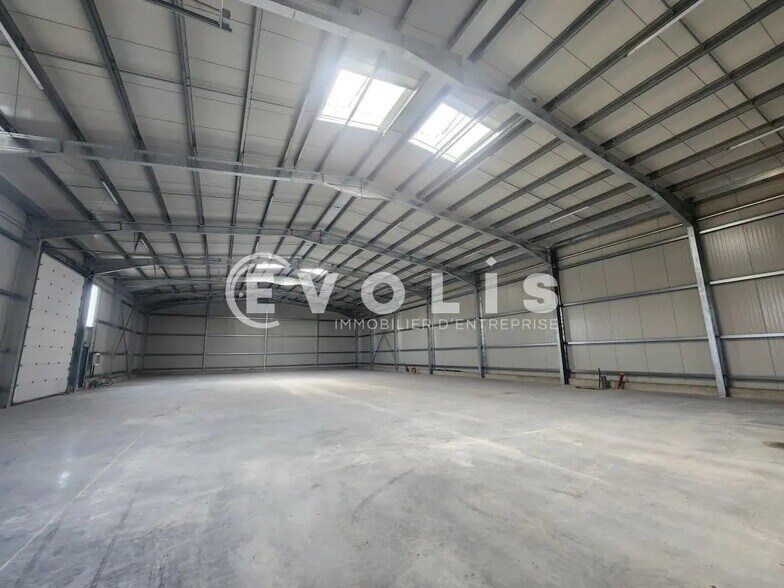 Local d’activités dans La Côte-Saint-André à louer - Photo intérieure – Image 2 sur 13
