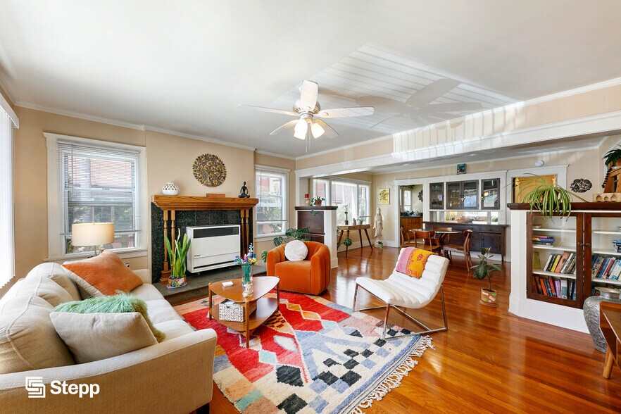 1161 E 1st St, Long Beach, CA à vendre - Photo de l’immeuble – Image 3 sur 17