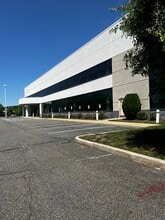 260 Industrial Way W, Eatontown, NJ à louer Photo de l’immeuble– Image 1 sur 4