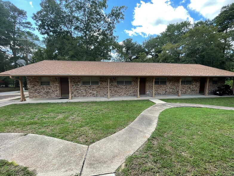 704 Cline St, Huntsville, TX à vendre - Photo de l’immeuble – Image 2 sur 22