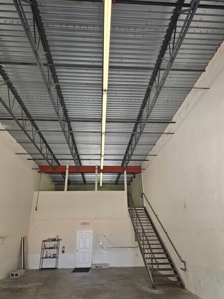 827-829 S Kings Hwy, Fort Pierce, FL à louer - Photo de l’immeuble – Image 3 sur 16