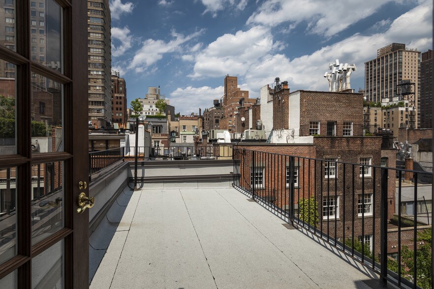 115 E 69th St, New York, NY à vendre - Photo de l’immeuble – Image 2 sur 8