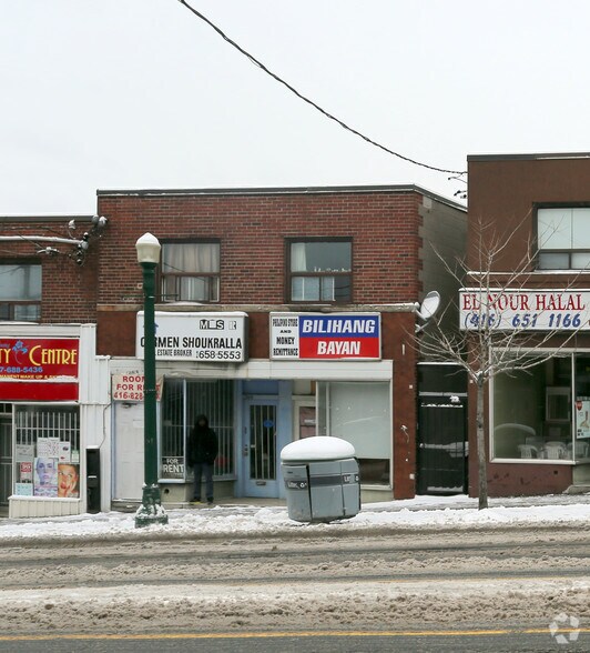 2542-2544 Eglinton Ave W, Toronto, ON à vendre - Photo de l’immeuble – Image 2 sur 2