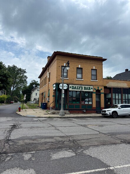 2423 Seneca St, Buffalo, NY à vendre - Photo de l’immeuble – Image 2 sur 5