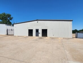 7605 E 11th St, Tulsa, OK à louer Photo de l’immeuble– Image 1 sur 8