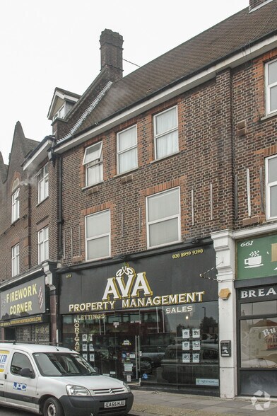 659 Watford Way, Londres à louer - Photo de l’immeuble – Image 1 sur 6