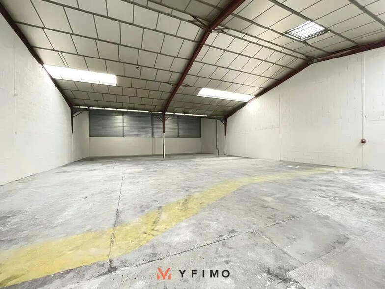 Local d'activités dans Gargenville à vendre - Photo intérieure – Image 2 sur 4