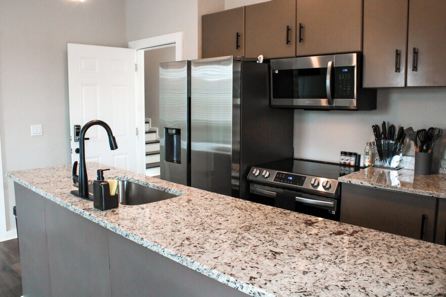 1807 Logan Ave, Knoxville, TN à vendre - Photo de l’immeuble – Image 3 sur 37