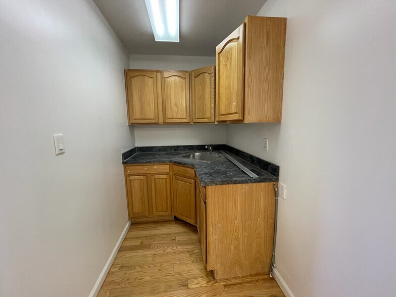 41-13 149th Pl, Flushing, NY à louer - Photo de l’immeuble – Image 3 sur 9
