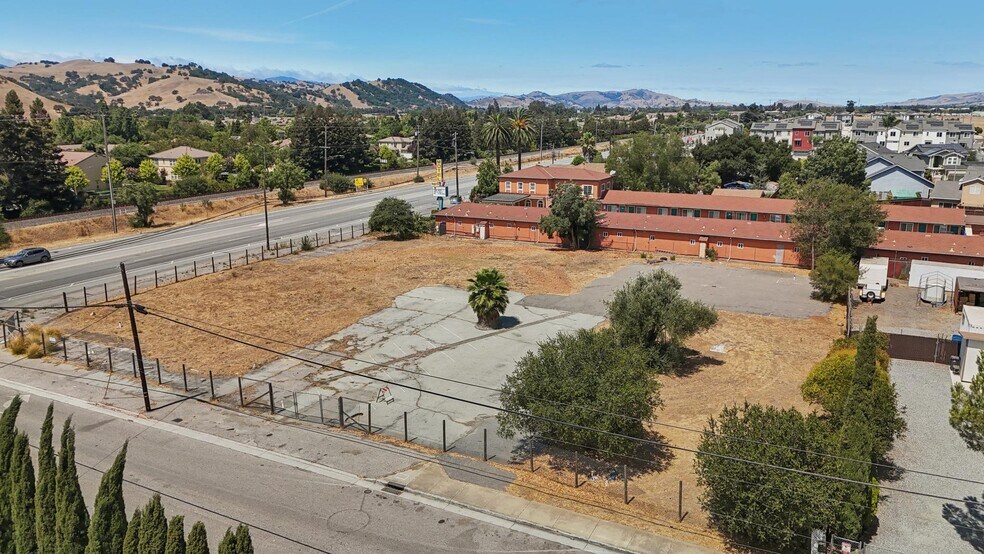 25 Peebles Ave, Morgan Hill, CA à vendre - Photo de l’immeuble – Image 3 sur 33