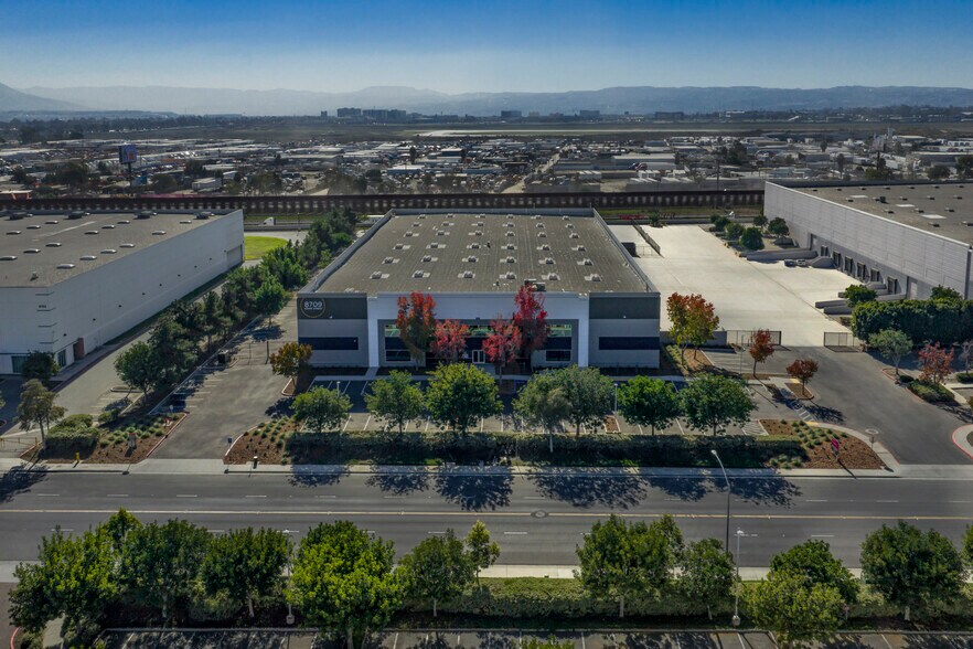 8709 Kerns St, San Diego, CA à louer - Photo de l’immeuble – Image 3 sur 8