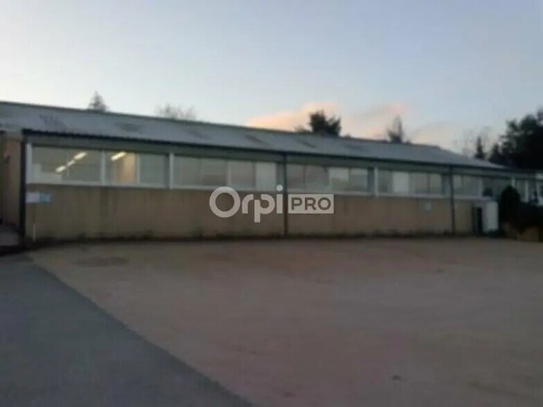 Bureau dans Prémilhat à louer - Photo de l’immeuble – Image 1 sur 4