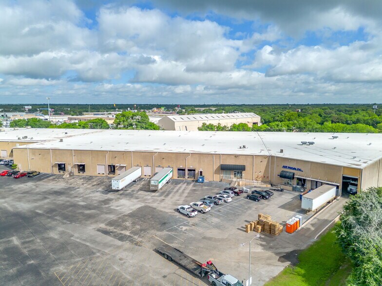 580-586 N Beach St, Fort Worth, TX à louer - Photo de l’immeuble – Image 3 sur 9