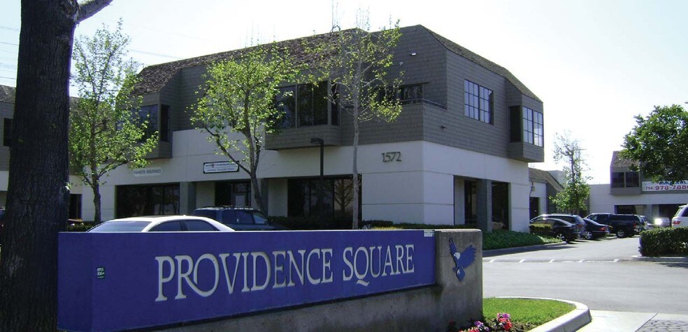 1572 N Batavia St, Orange, CA à vendre - Photo de l’immeuble – Image 2 sur 6