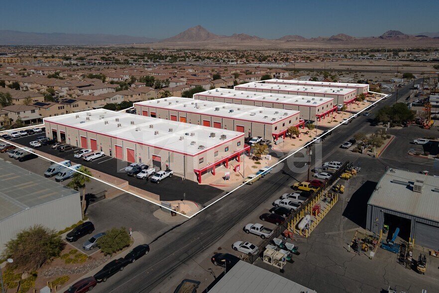 Desert Canyon Business Center portefeuille de 5 biens à vendre sur LoopNet.fr - Photo de l’immeuble – Image 3 sur 16