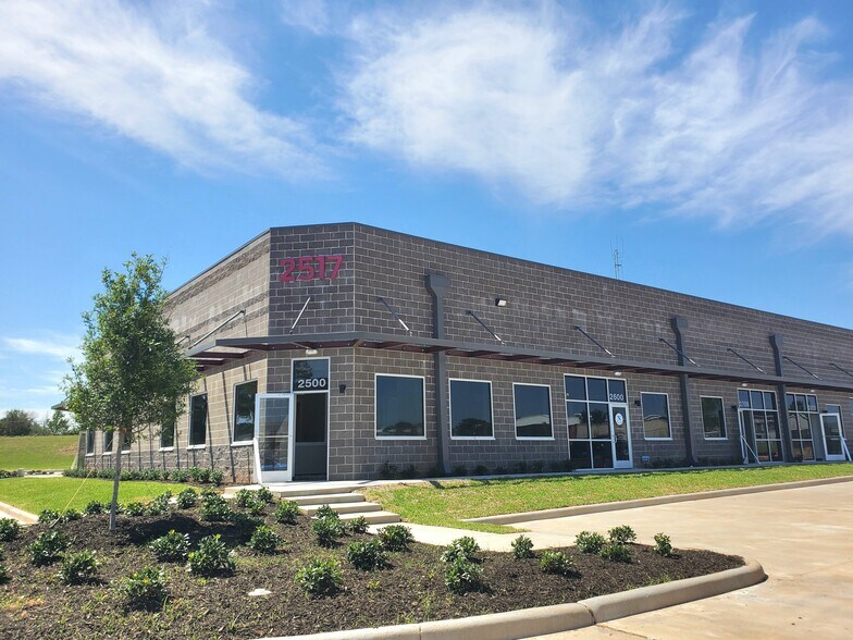 2517 N Frazier St, Conroe, TX à louer - Photo de l’immeuble – Image 2 sur 3