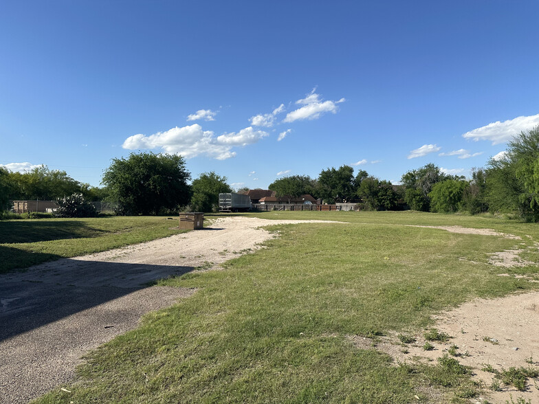 3911 W University Dr, Edinburg, TX à louer - Photo de l’immeuble – Image 3 sur 21